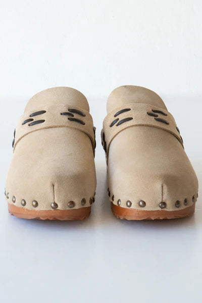 BSBEE Sand Suede Clogs