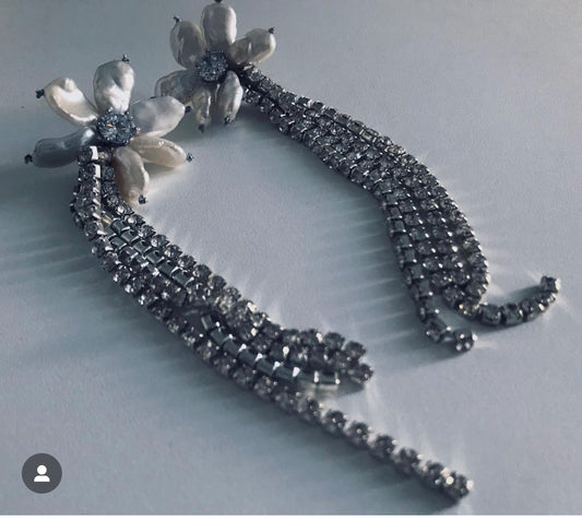 Mela Flower Pearl Earrings