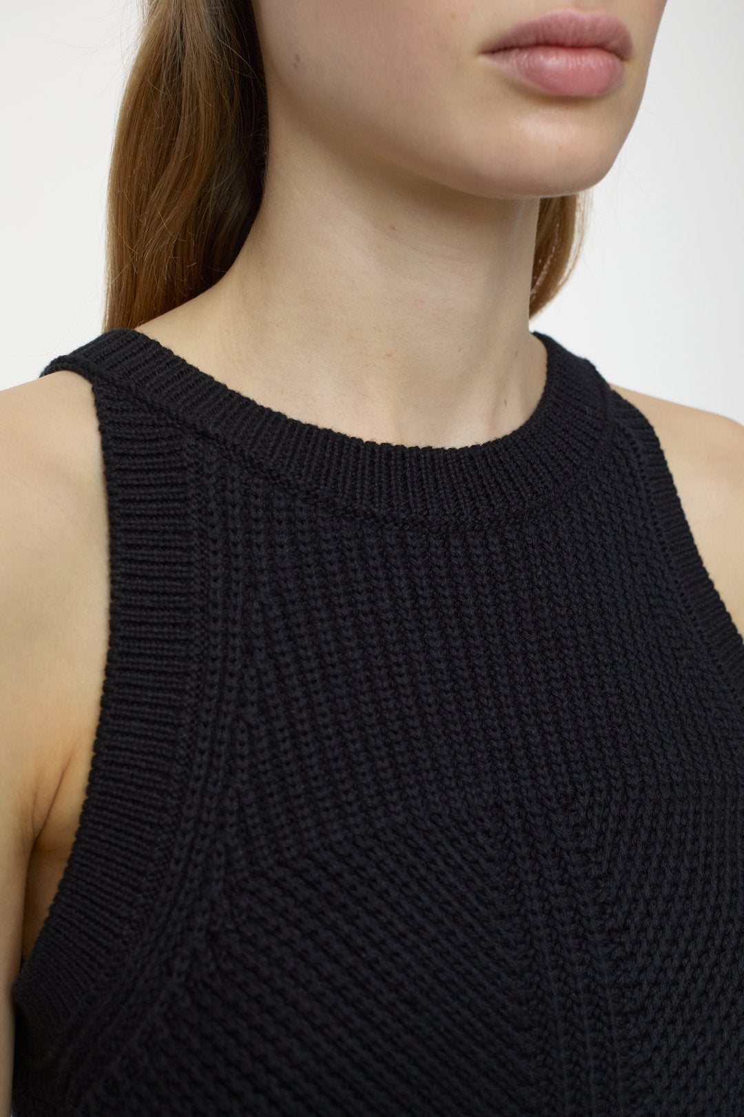 Closed Knit Rib Tank Black